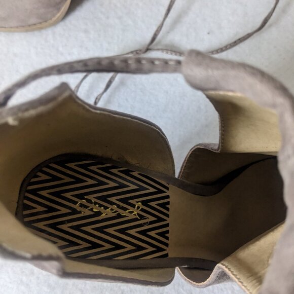 Qupid Women's Tan Faux Suede Tie Up Open Side Ankle Boot Size 6 - Picture 5 of 9